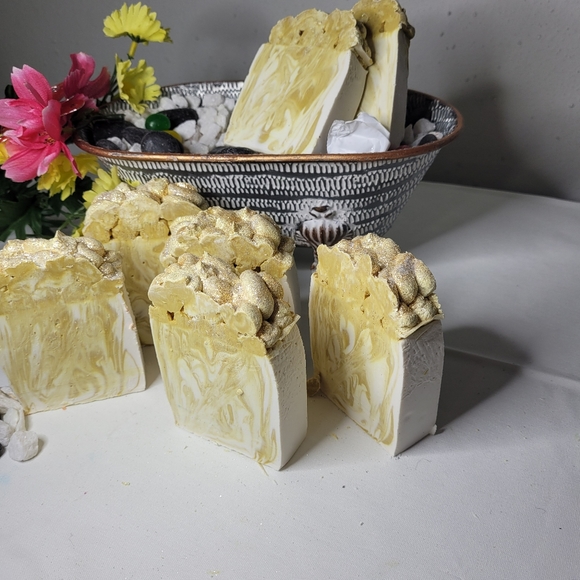 Sandlewood scented 2 large handmade soap bars - Picture 10 of 12